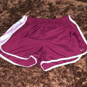 NIKE SHORTS